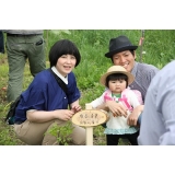 親子３人、非常にカメラ写りがいいですね！！いい笑顔！右に見えるのがカメラマンです。ハイチーズ！！
