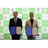 （株）ライフクリエーションとの調印式の様子